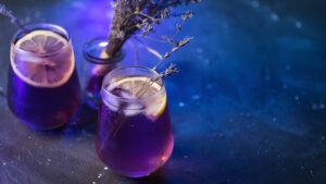 butterfly pea flower tea with lemon slice